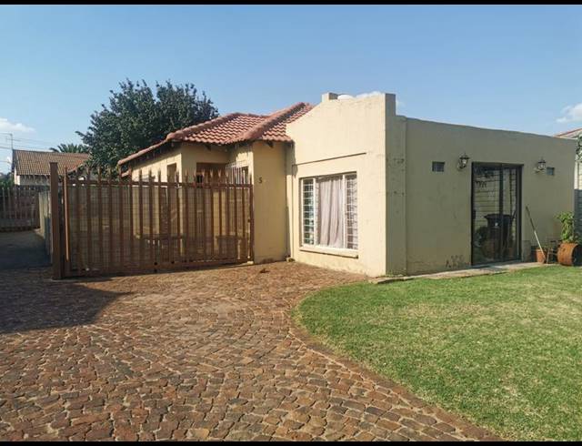 3 BEDROOM PROPERTY TO RENT IN DERSLEY